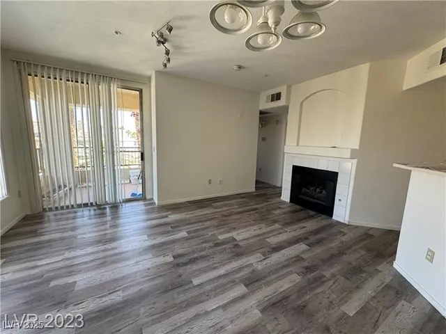 $1,400 | 7155 South Durango Drive, Unit 304, Las Vegas, NV 89113