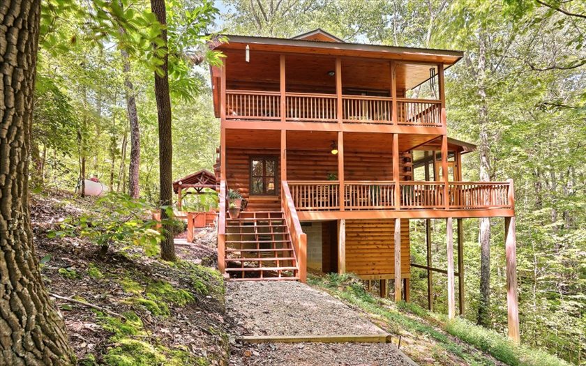 243 Broken Arrow Path Blue Ridge, GA 30513 - Photo 1 of 1 Main View