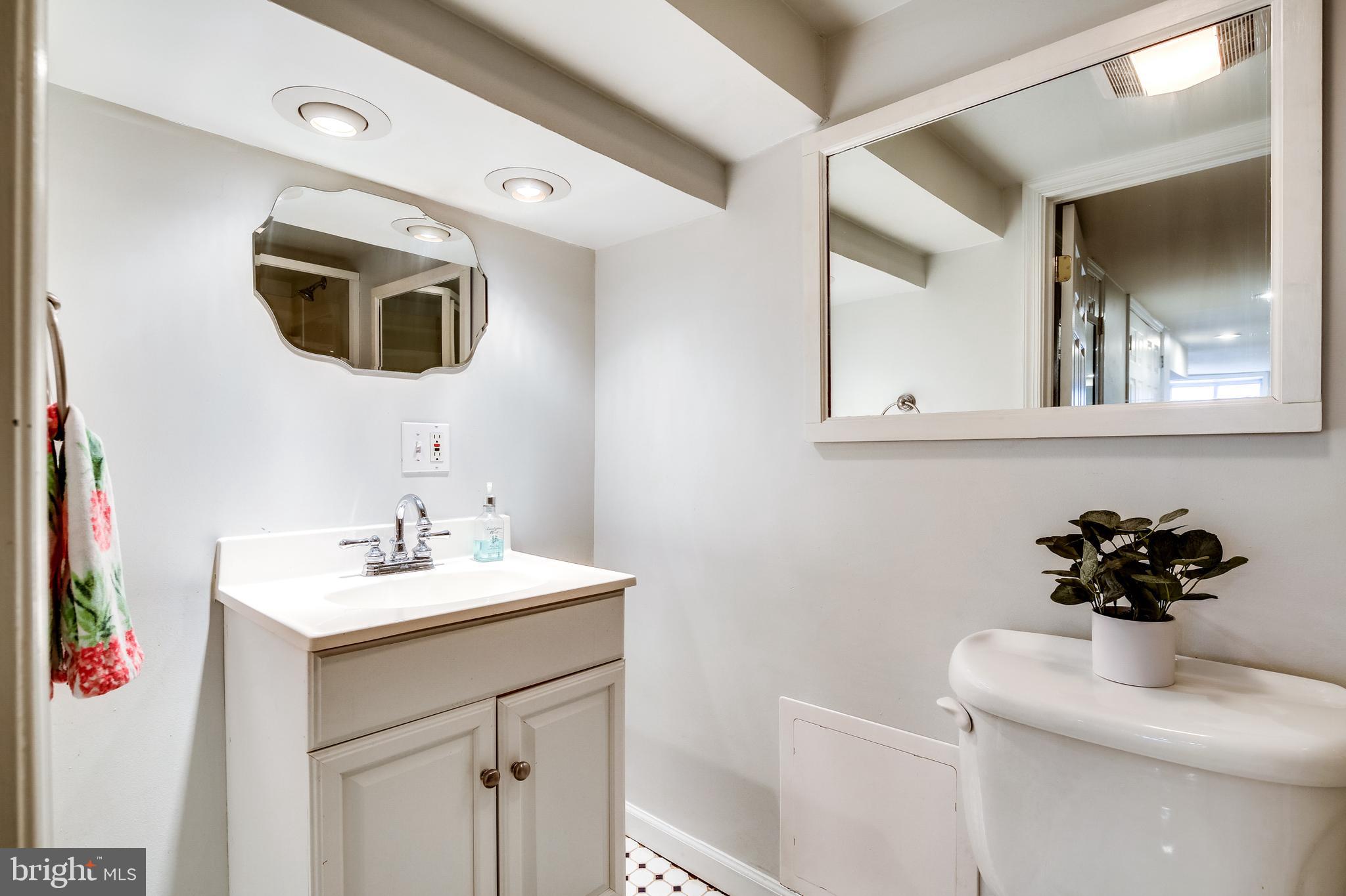 728 South Curley Street Baltimore, MD 21224 - Photo 23 of 29 Full Bath