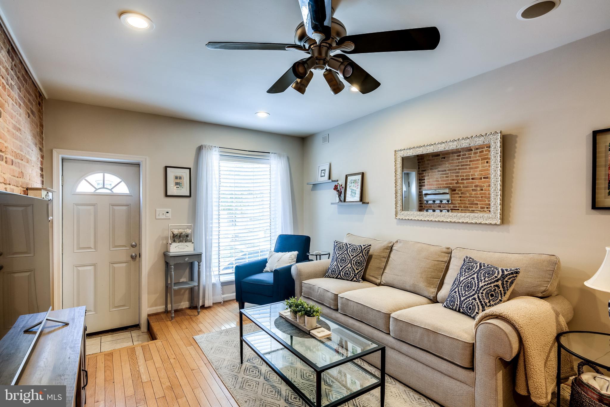728 South Curley Street Baltimore, MD 21224 - Photo 4 of 29 Living Room