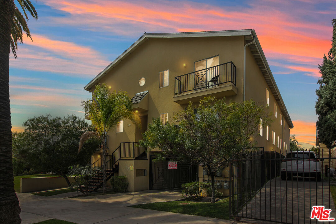 121 South Rampart Boulevard, Unit 3 Los Angeles, CA 90057 - Photo 20 of 20 a front view of a house