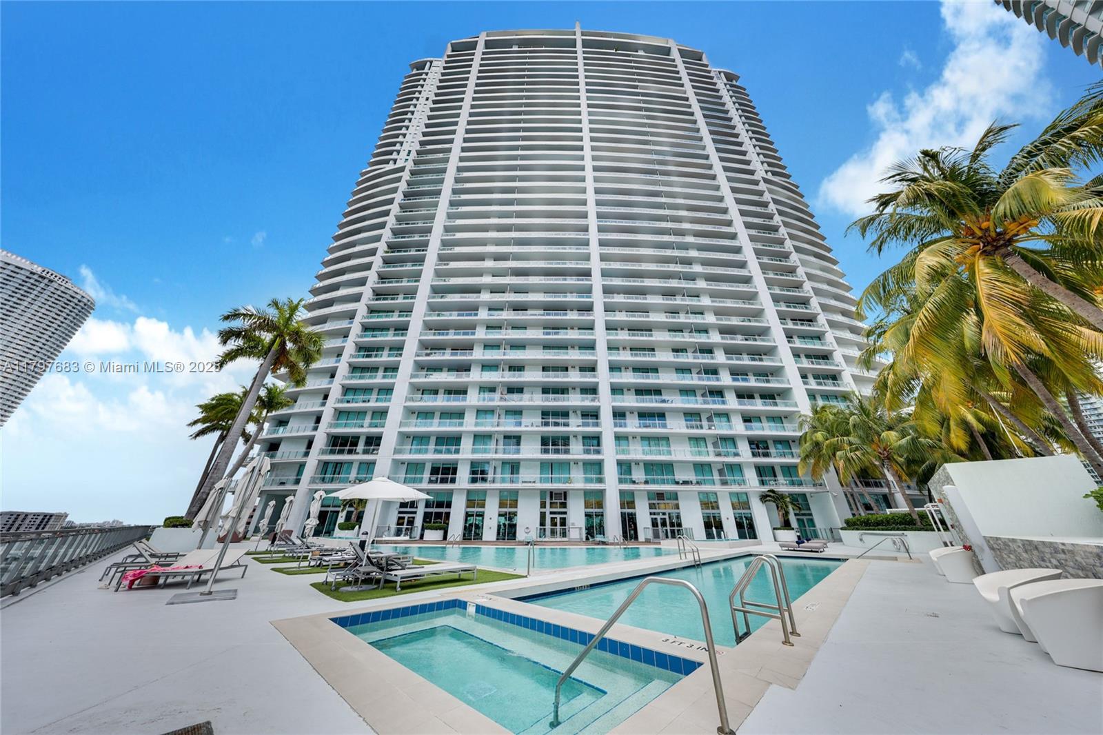 90 Southwest 3rd Street, Unit 1514 Miami, FL 33130 - Photo 22 of 25 a view of a building with a patio