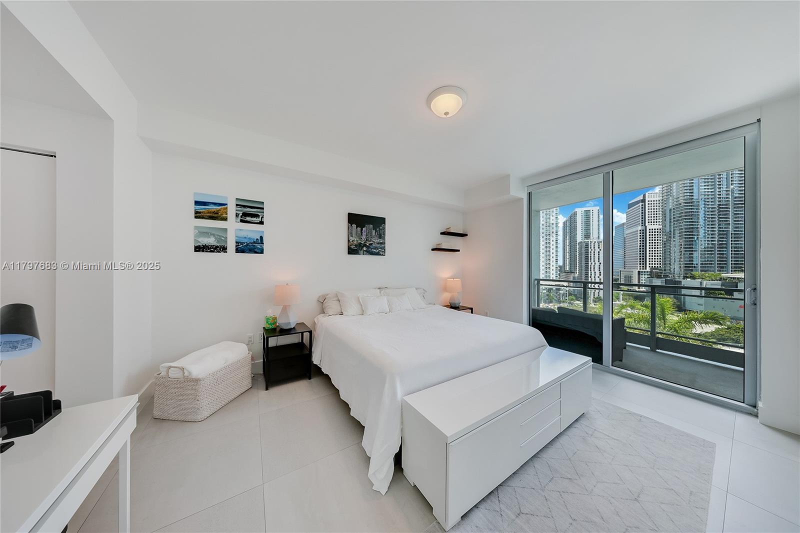 90 Southwest 3rd Street, Unit 1514 Miami, FL 33130 - Photo 8 of 25 a spacious bedroom with a bed and large window