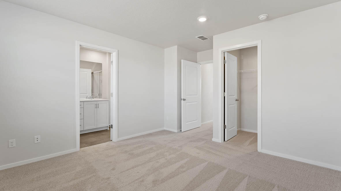 61172 Southeast Splendor Lane Bend, OR 97702 - Photo 22 of 26 022 primary bedroom