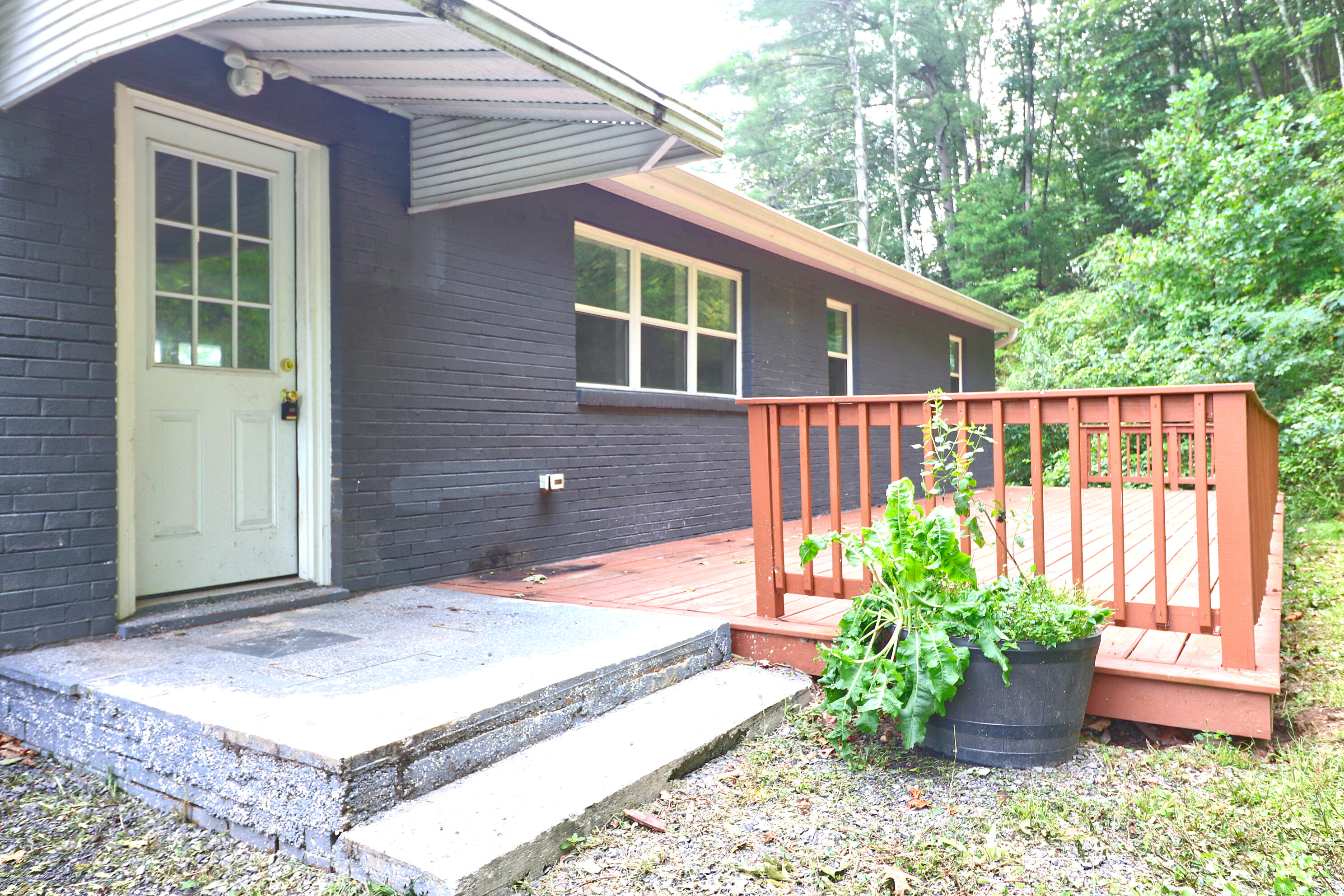 23133 Botetourt Road Eagle Rock, VA 24085 - Photo 4 of 15 IMG_8576