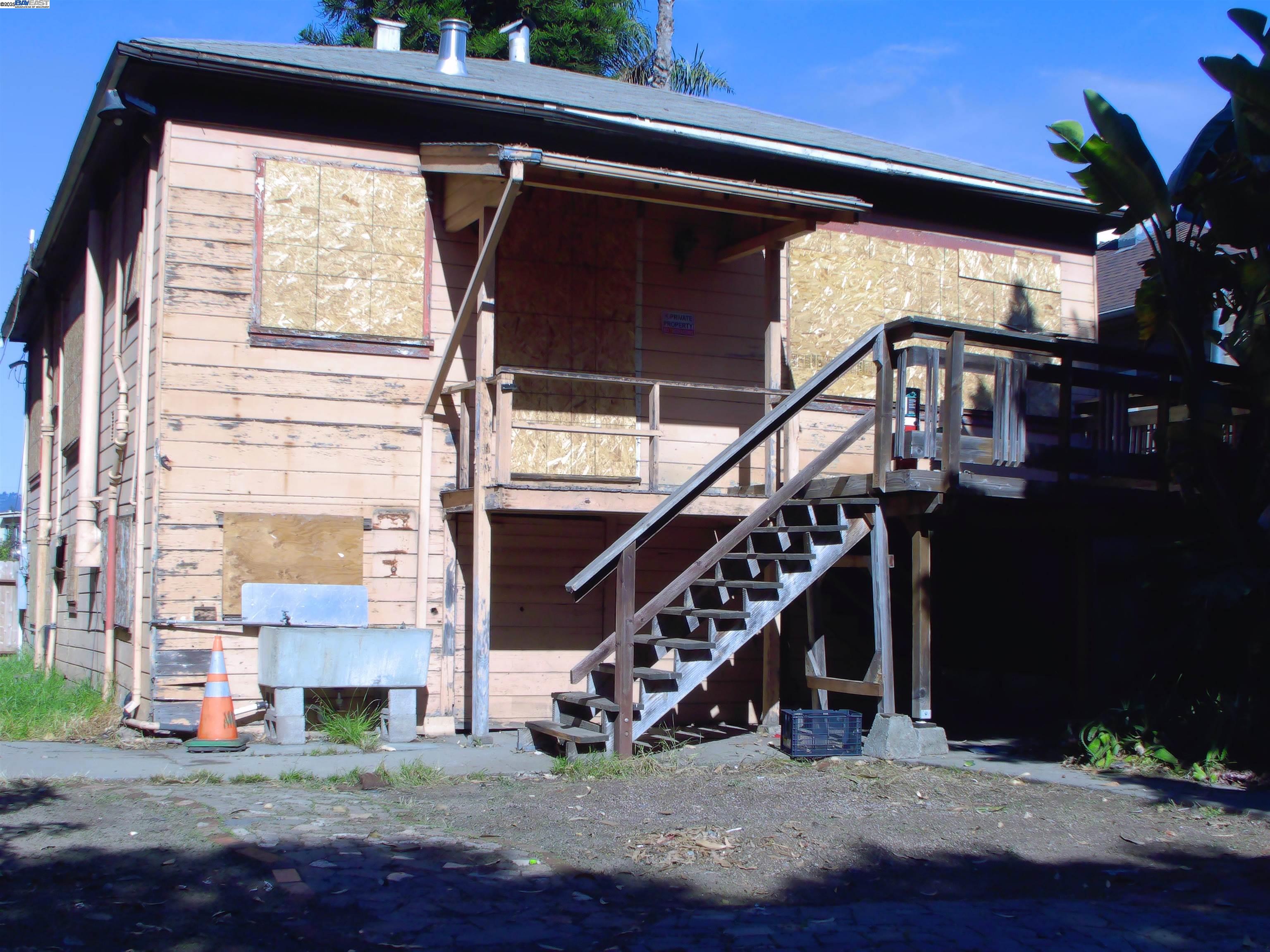 577 48th Street Oakland, CA 94609 - Photo 7 of 11 a view of entryway with a front door