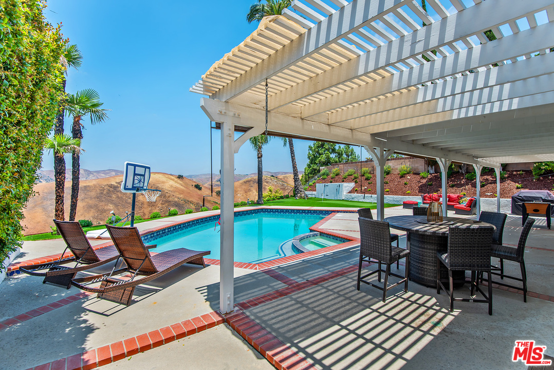 26021 Farmfield Road Calabasas, CA 91302 - Photo 38 of 50