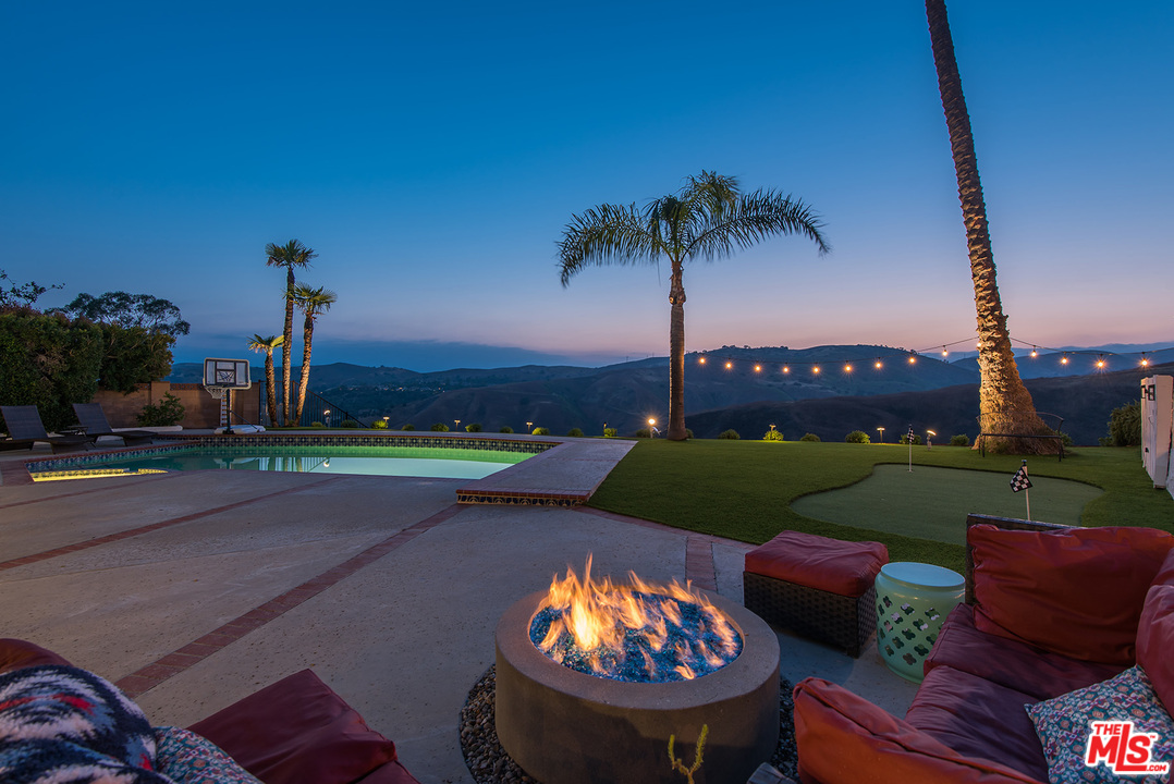 26021 Farmfield Road Calabasas, CA 91302 - Photo 47 of 50 a view of a backyard with plants and outdoor seating