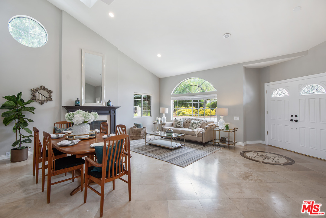 26021 Farmfield Road Calabasas, CA 91302 - Photo 6 of 50