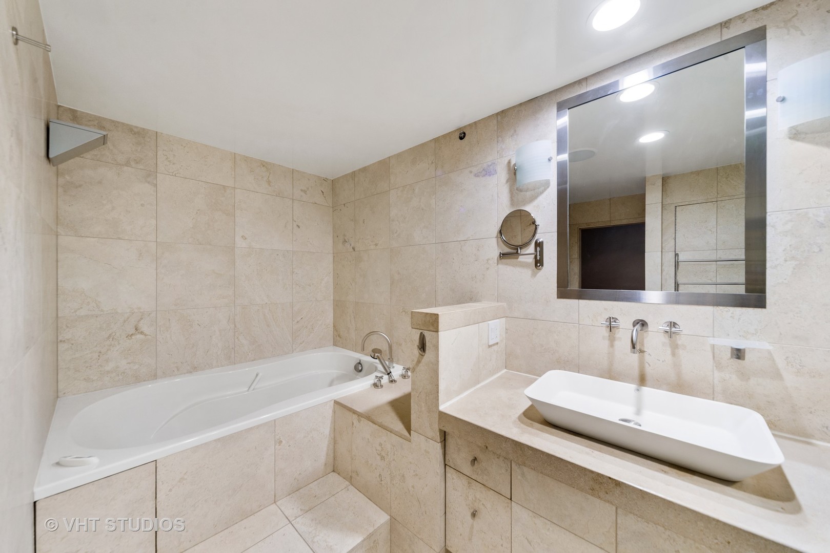 1000 West Washington Boulevard, Unit 438 Chicago, IL 60607 - Photo 15 of 23 a bathroom with a double vanity sink mirror and bathtub