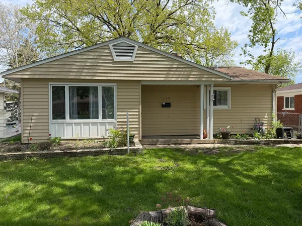 $2,350 | 155 West Wayne Place, Wheeling, IL 60090