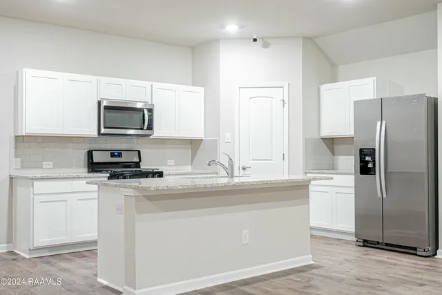 $1,950 | 101 Acadian Lk Drive, Duson, LA 70529