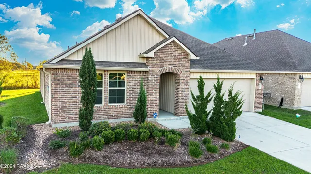 $1,950 | 101 Acadian Lk Drive, Duson, LA 70529