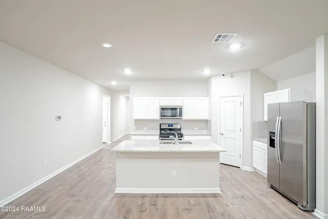 $1,950 | 101 Acadian Lk Drive, Duson, LA 70529