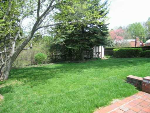 1175 Greentree Road Green Tree, PA 15220 - Photo 7 of 8 Other.