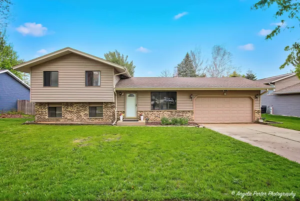 $326,900 | 213 Windridge Drive, McHenry, IL 60050