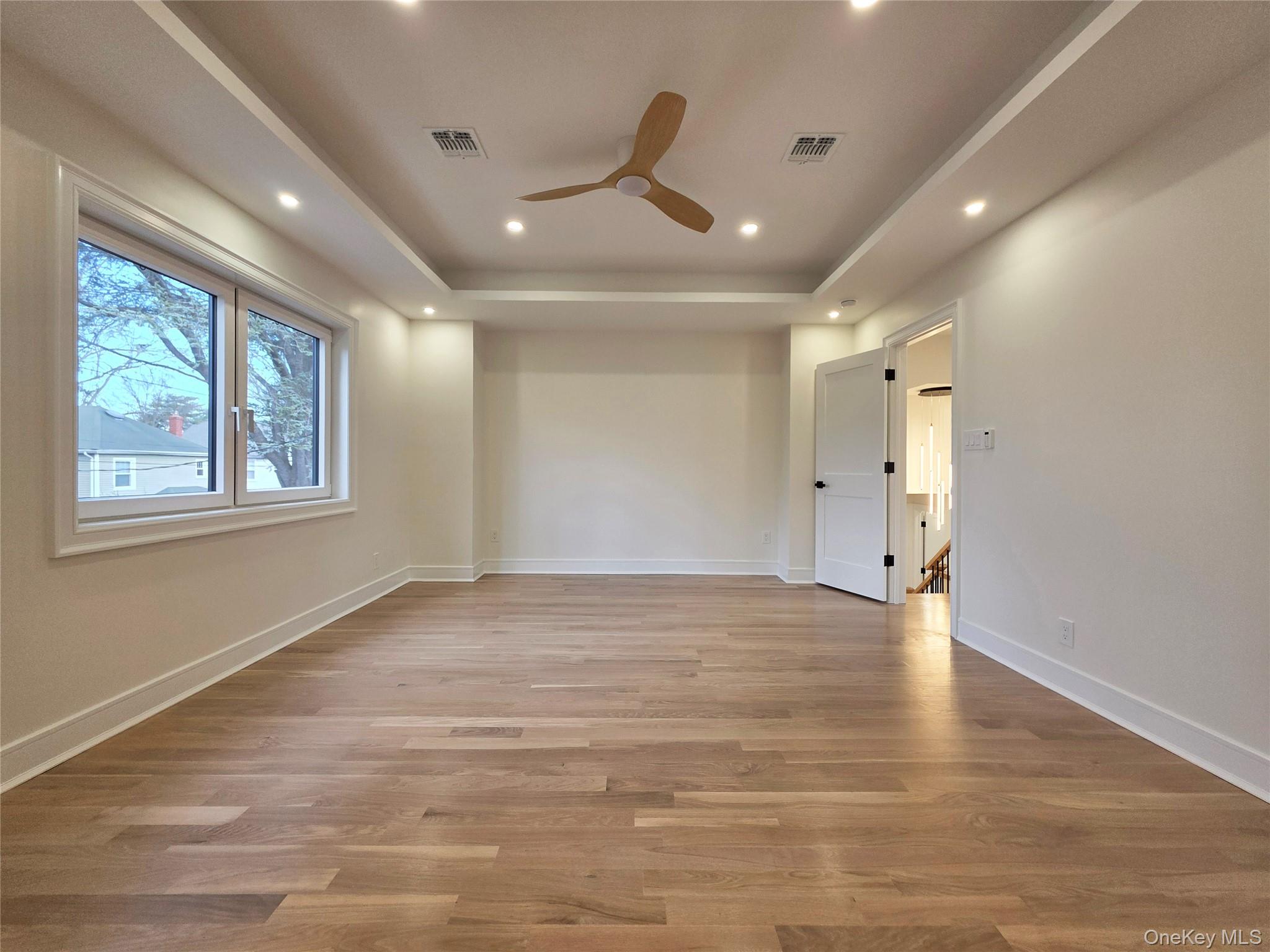 208 Wetherill Road Garden City, NY 11530 - Photo 13 of 34