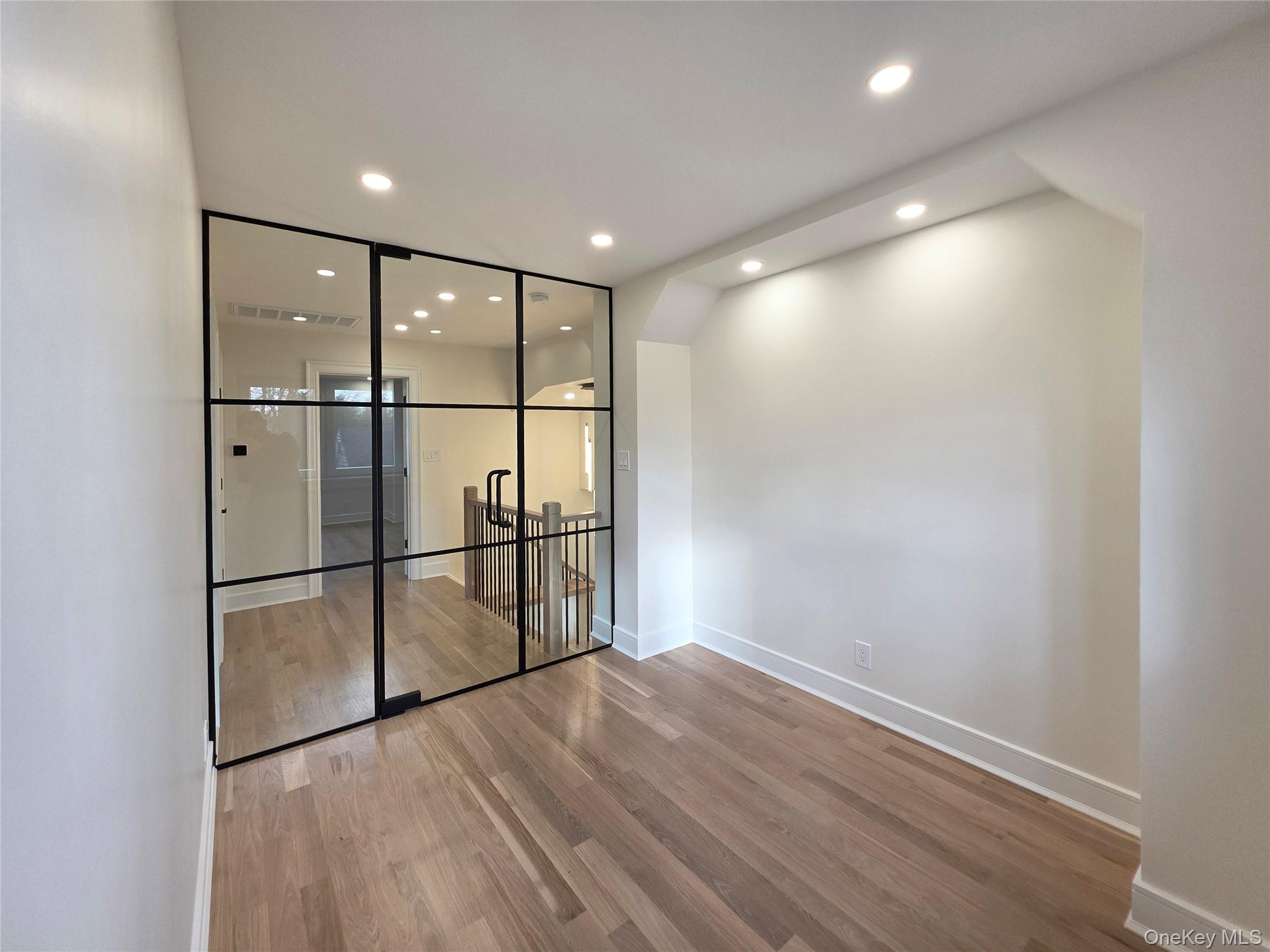 208 Wetherill Road Garden City, NY 11530 - Photo 24 of 34