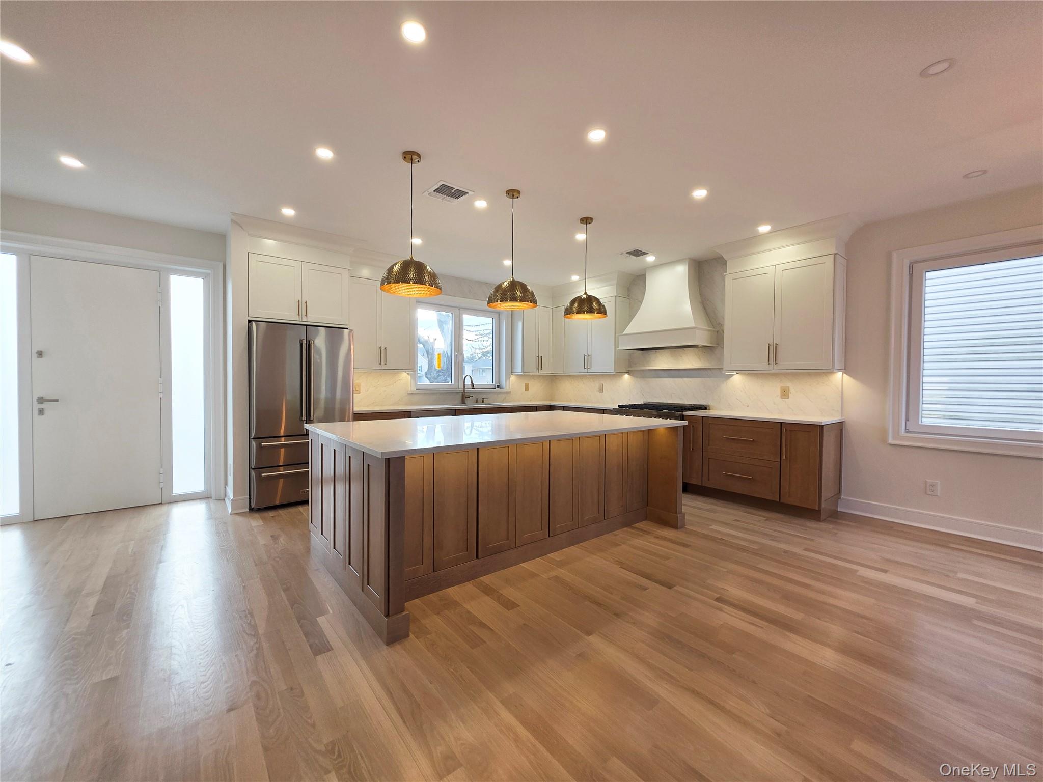 208 Wetherill Road Garden City, NY 11530 - Photo 3 of 34