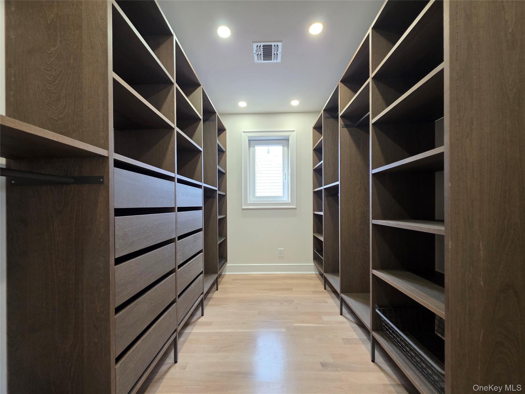 208 Wetherill Road Garden City, NY 11530 - Photo 33 of 34