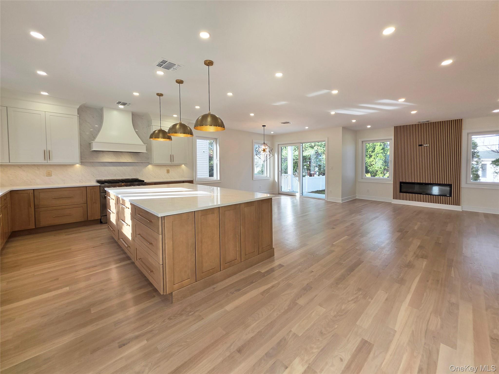 208 Wetherill Road Garden City, NY 11530 - Photo 4 of 34