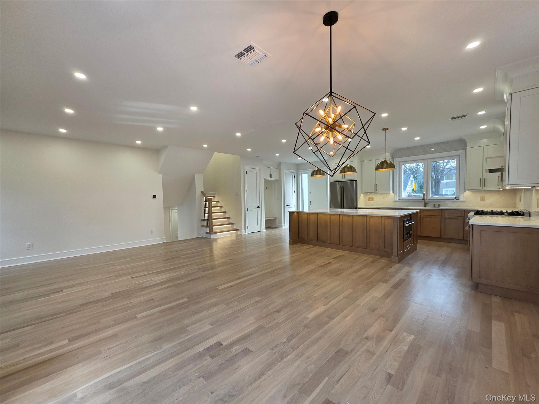 208 Wetherill Road Garden City, NY 11530 - Photo 5 of 34