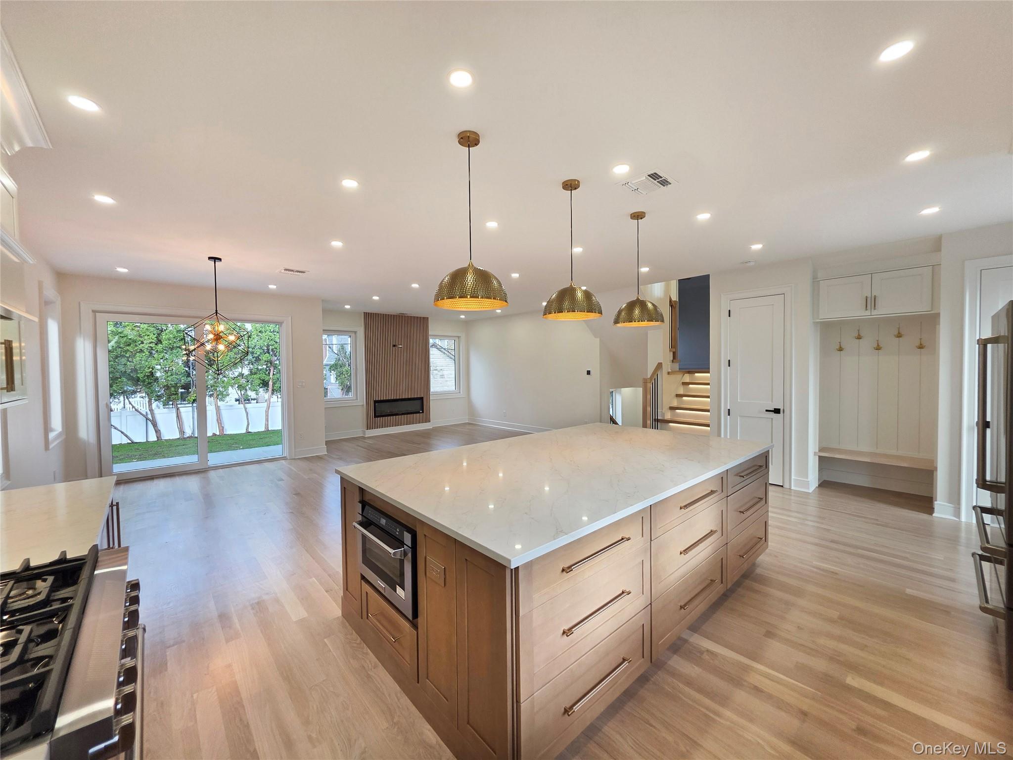 208 Wetherill Road Garden City, NY 11530 - Photo 6 of 34