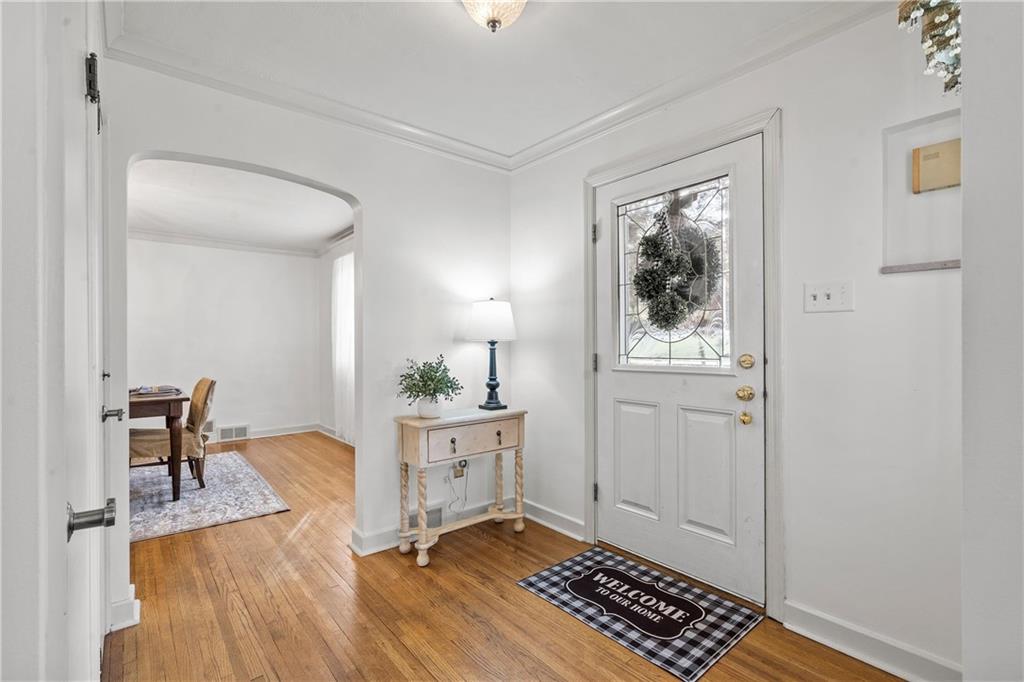 100 Circle Drive Pittsburgh, PA 15237 - Photo 3 of 31 a view of room with furniture and wooden floor