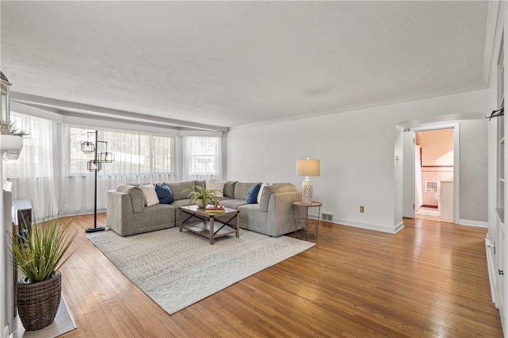 100 Circle Drive Pittsburgh, PA 15237 - Photo 4 of 31 a living room with furniture and wooden floor