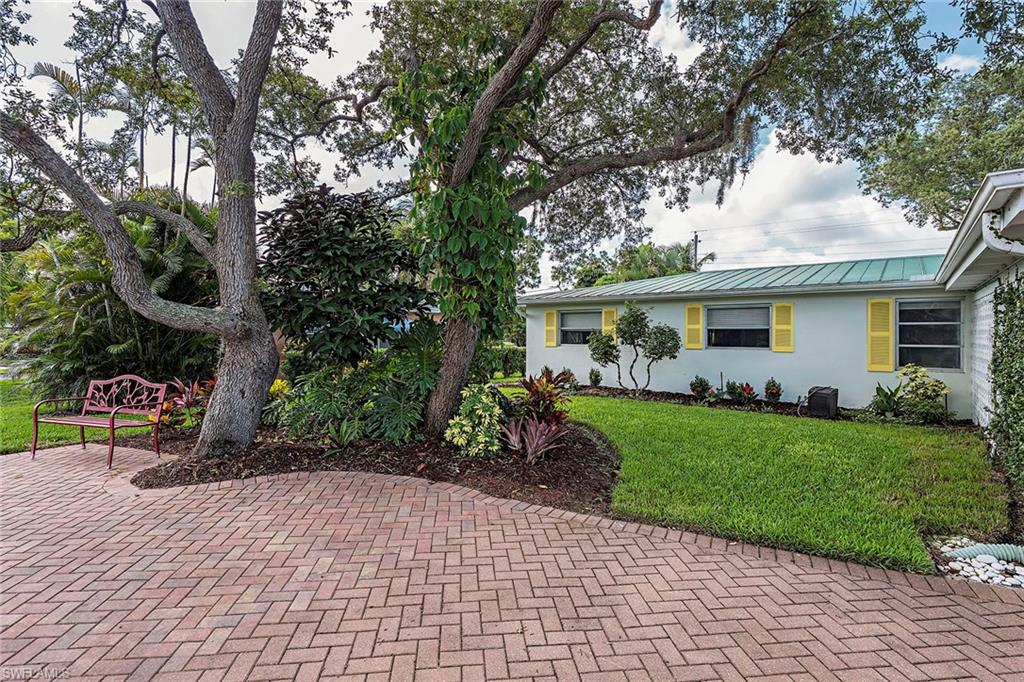 1354 Rordon Avenue Naples, FL 34103 - Photo 2 of 12 Gallery Image 2