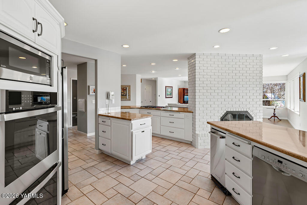 6810 Ravens Gate Way Yakima, WA 98908 - Photo 5 of 49 a kitchen with granite countertop cabinets stainless steel appliances and a counter space