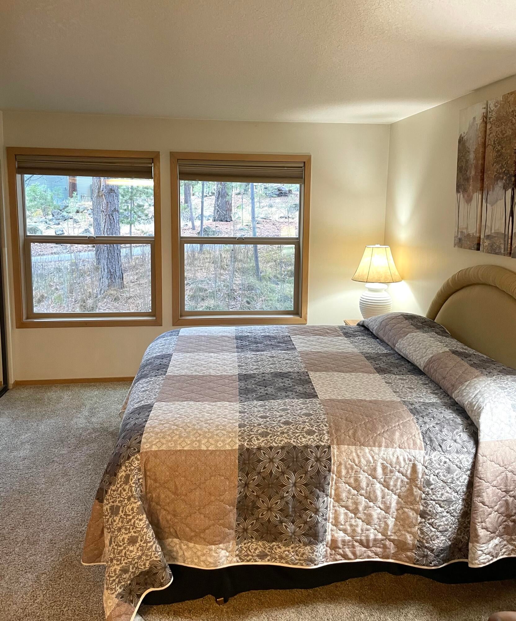 57351 Beaver Ridge Loop, Unit 19B1 Sunriver, OR 97707 - Photo 23 of 30 23-Primary Bedroom-Window-R19