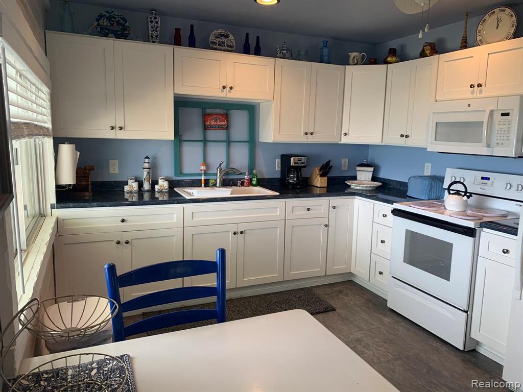 1849 South Lakeshore Road Carsonville, MI 48419 - Photo 3 of 28