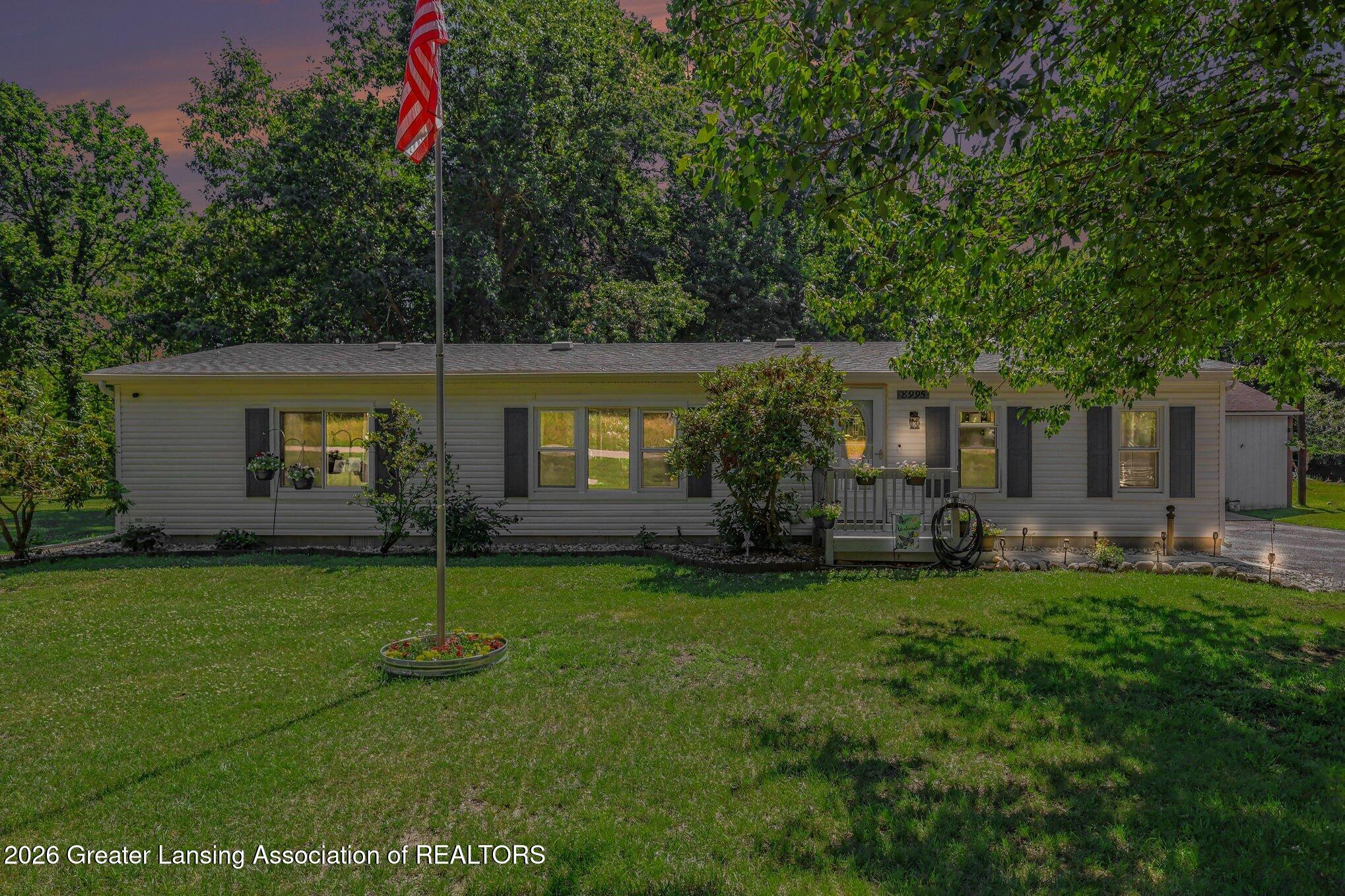 8995 River Park Road Jackson, MI 49201 - Photo 2 of 25 001_img_8363.jpg-_328