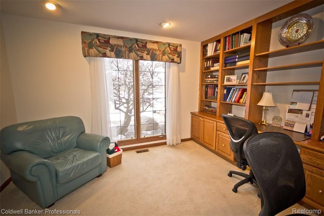 36874 Chesapeake Road Farmington, MI 48335 - Photo 7 of 46 Library