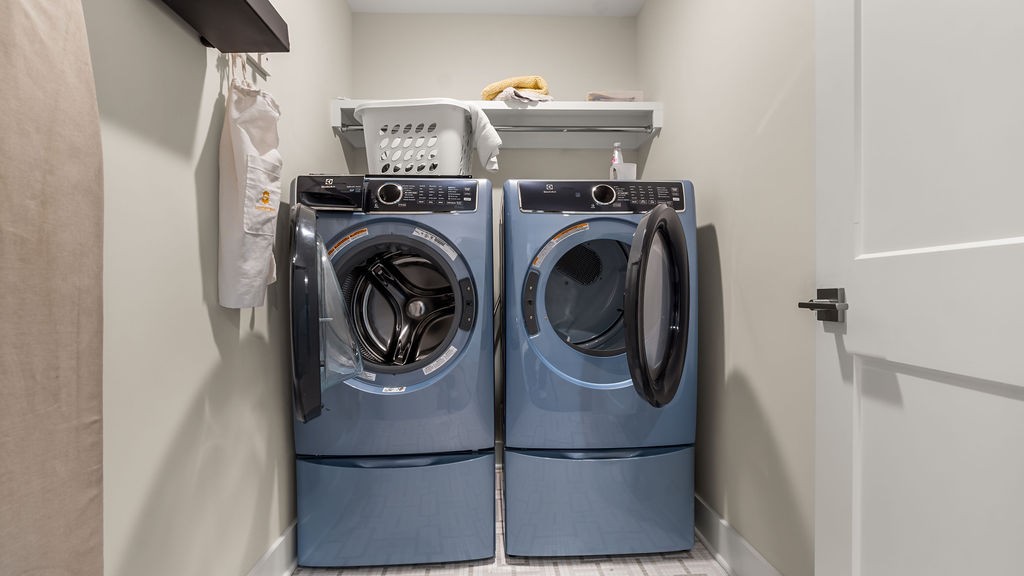 819 North Maple Street Murfreesboro, TN 37130 - Photo 25 of 64 a utility room with dryer and washer