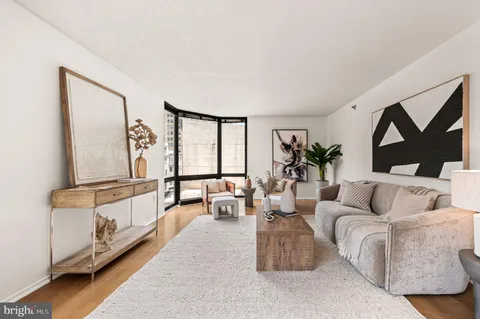 $560,000 | 2018 Walnut Street, Unit 5B, Philadelphia, PA 19103