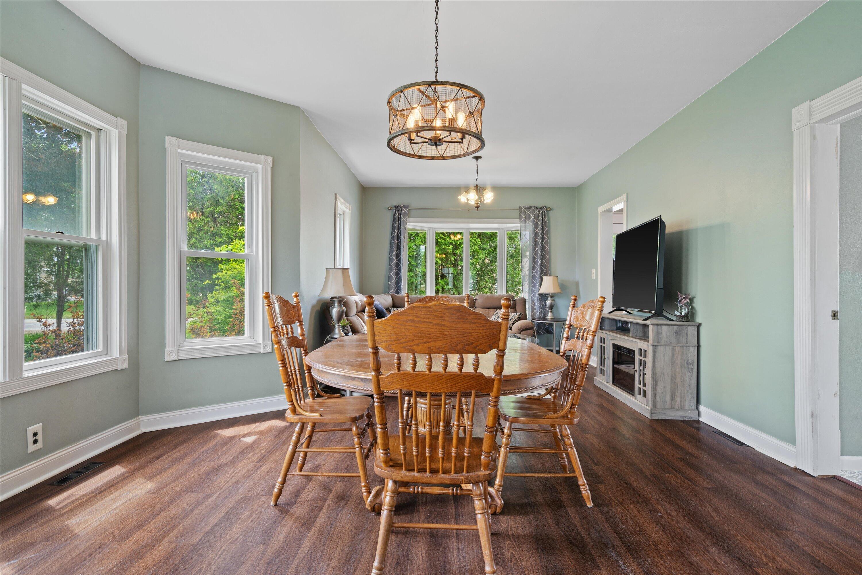 8922 County Highway West Wayne, WI 53010 - Photo 8 of 59 Dining room