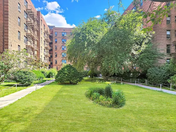 $347,000 | 144-46 38th Avenue, Unit 5C | Murray Hill - Flushing