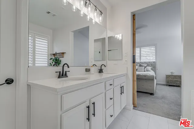 a en suite bathroom with double sink and a mirror