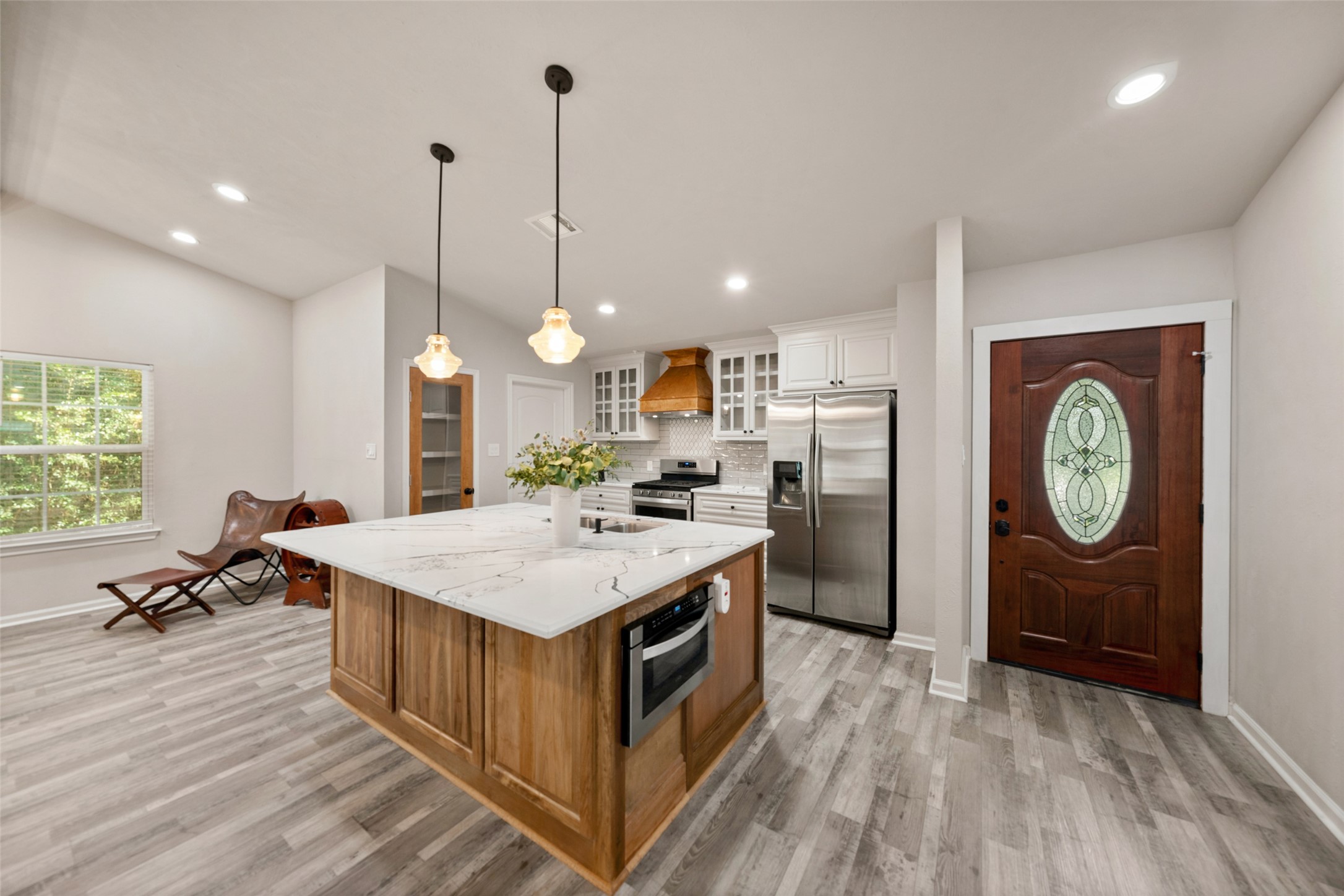 69 South Brookberry Court The Woodlands, TX 77381 - Photo 4 of 27 Gallery Image 4