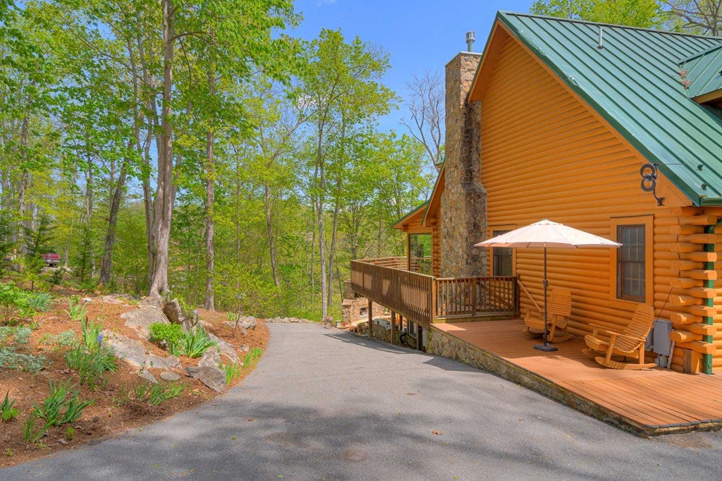 4752 Twin Coves Road Radford, VA 24141 - Photo 2 of 60 Gallery Image 2