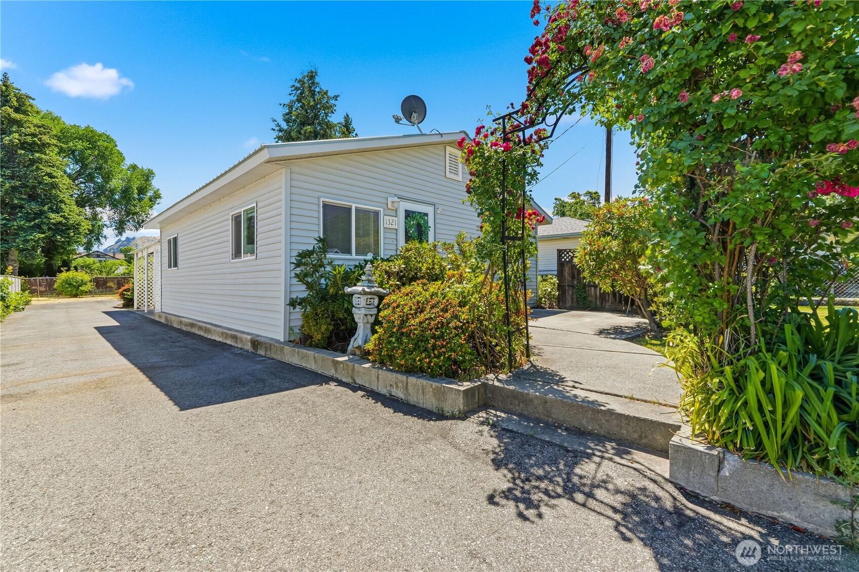 1321 9th Street Wenatchee, WA 98801 - Photo 3 of 24