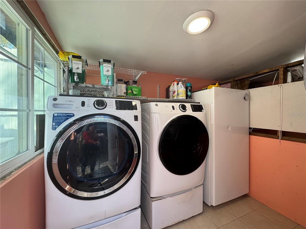 18304 Cedarhurst Road Orlando, FL 32820 - Photo 24 of 24 a utility room with dryer and washer