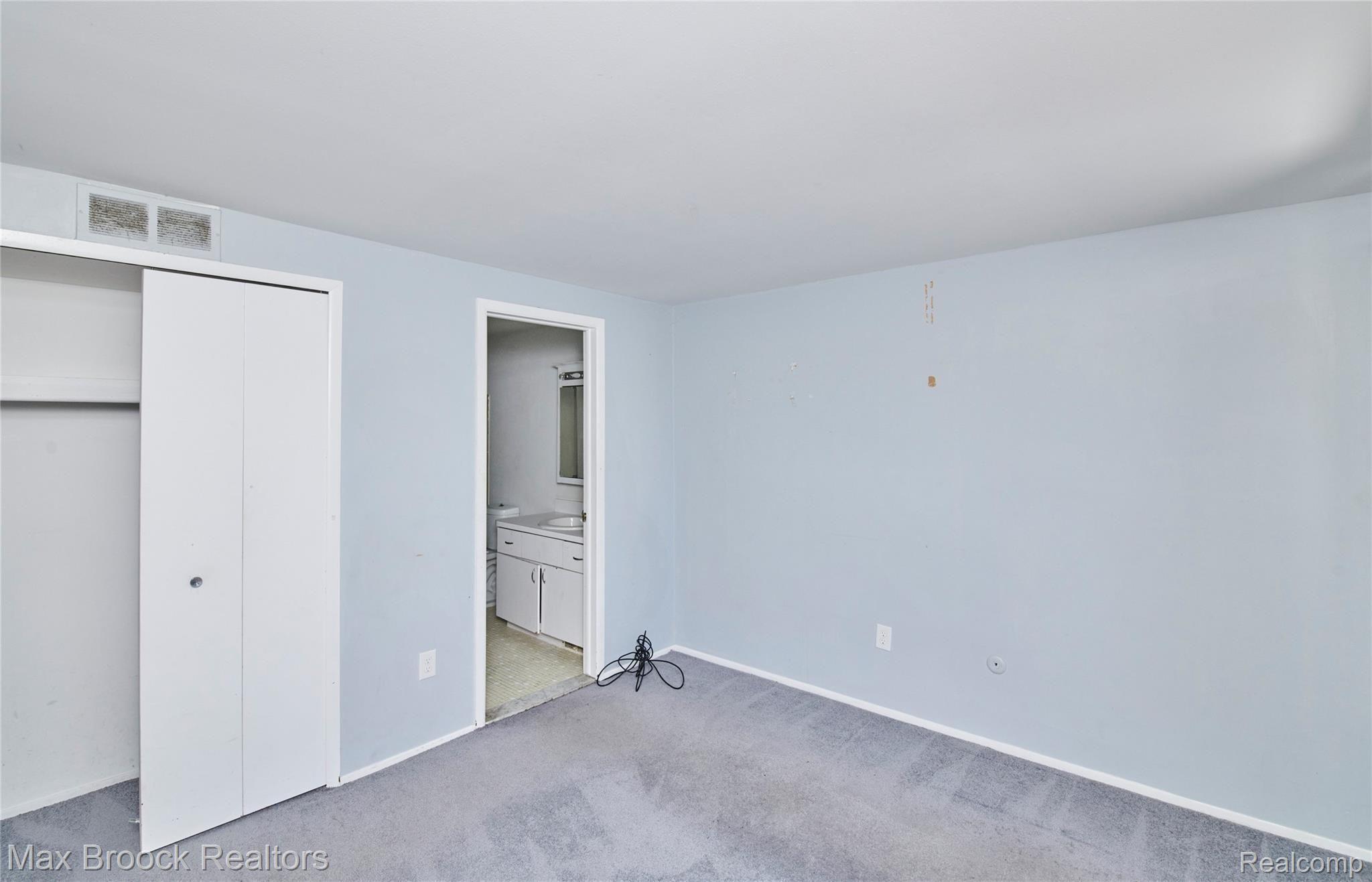 29115 Village Road Southfield, MI 48034 - Photo 12 of 19 29115VillageRd 14.jpg