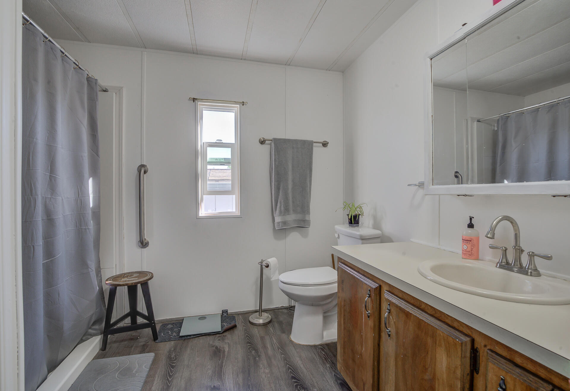 1070 Mountain Shadows Boulevard Redding, CA 96003 - Photo 11 of 13 Primary Bath