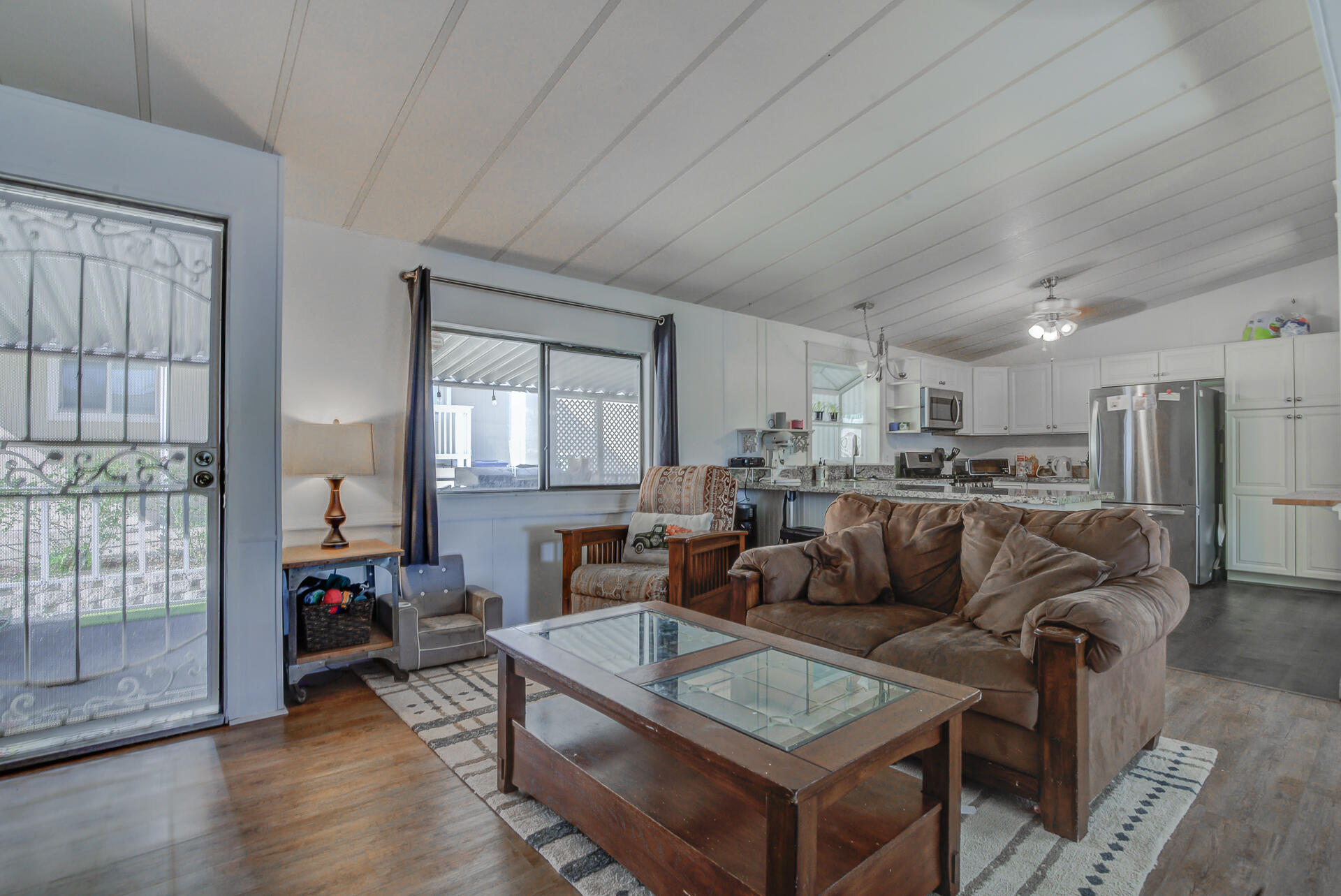 1070 Mountain Shadows Boulevard Redding, CA 96003 - Photo 2 of 13 Living Room