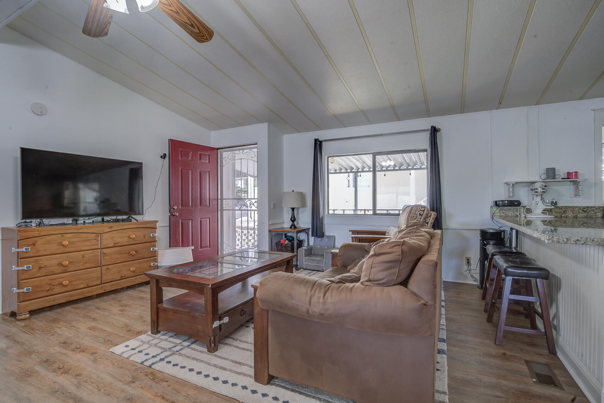 1070 Mountain Shadows Boulevard Redding, CA 96003 - Photo 3 of 13 Living Room