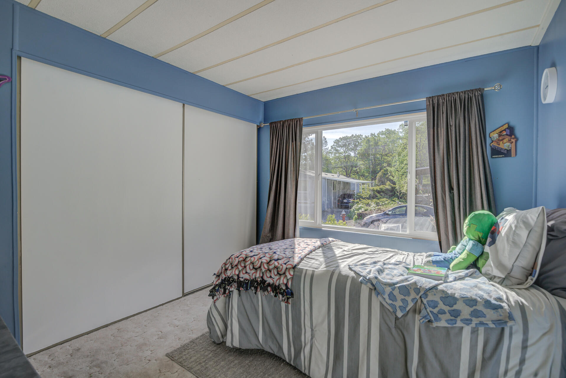 1070 Mountain Shadows Boulevard Redding, CA 96003 - Photo 7 of 13 Bed 1