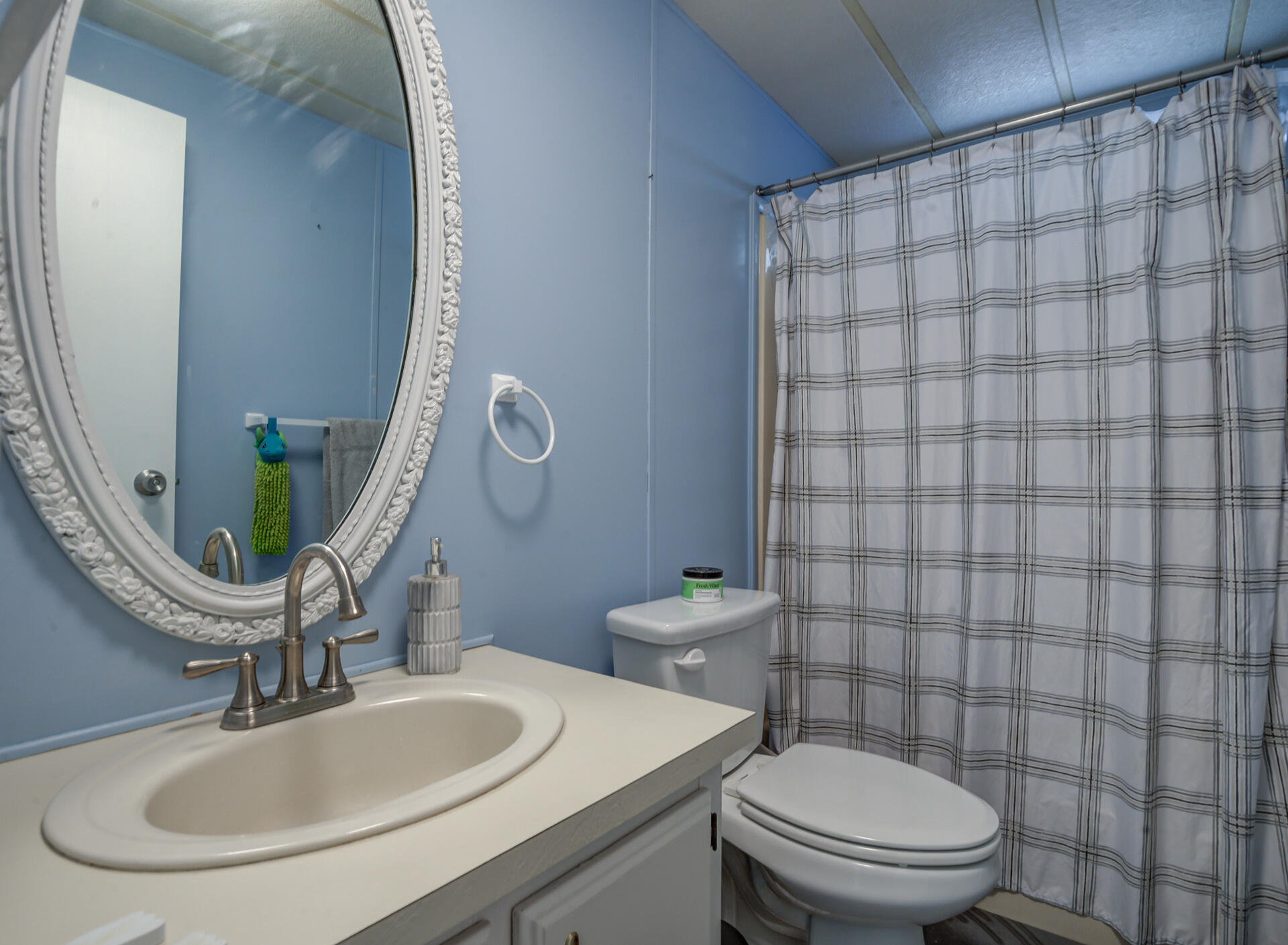 1070 Mountain Shadows Boulevard Redding, CA 96003 - Photo 8 of 13 Bath 1